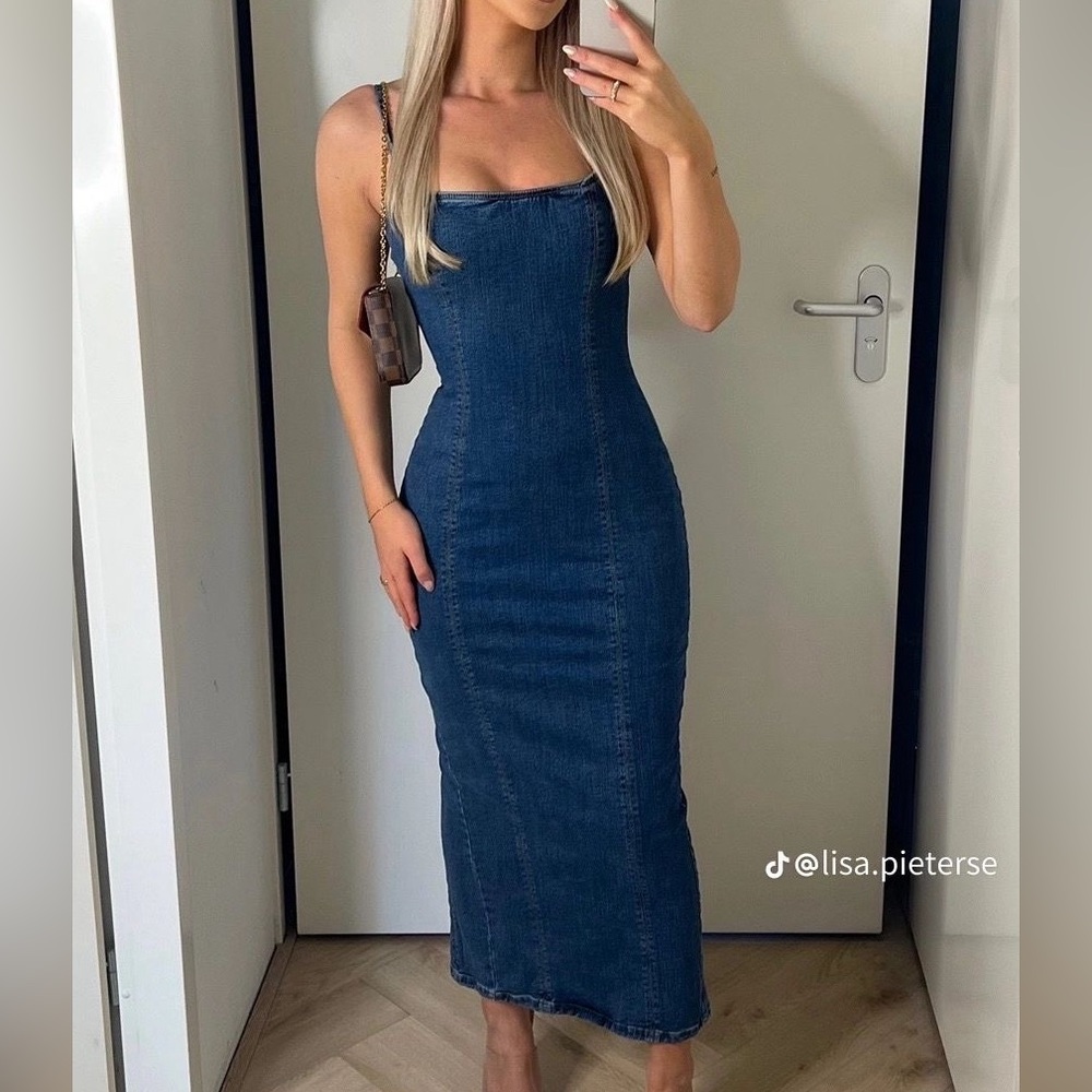 PrettyLittleThing Blue Denim Midi Dress - Picture 3 of 12